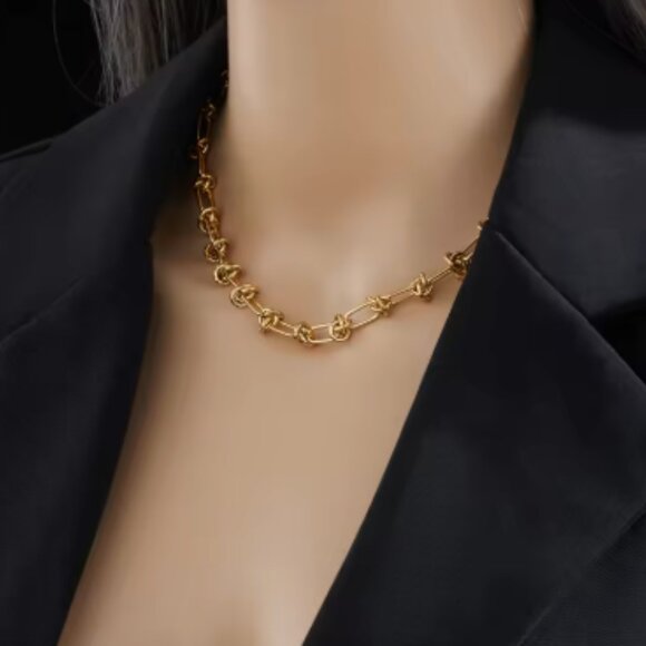 Edgy Gold-Tone Barbed Wire Necklace – Bold & Unique Statement Piece! - Picture 2 of 2